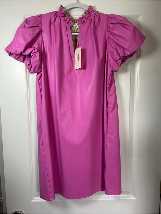 entro Dresses & Skirts - entro Fuchsia Pink Puff Sleeve Shift Dress